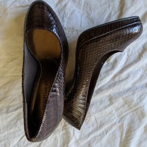 Women's closed toed heels